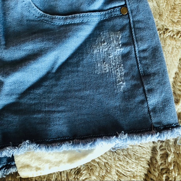 Forever 21 | Distressed Denim Shorts Sky Blue Wash - Picture 3 of 6